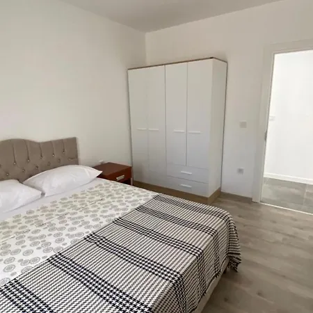 3br Comfortable House With Garden In