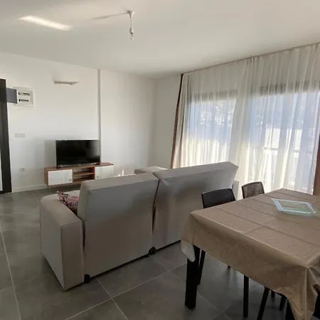 3br Comfortable House With Garden In Αλικαρνασσός